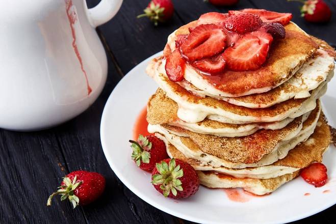 Order Strawberry Pancakes food online from Mufasa's Pancakes & French Toast store, Armonk on bringmethat.com