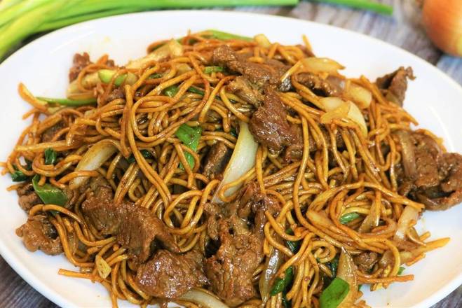 Order Beef Lo Mein food online from Green Leaf Restaurant store, Fairview on bringmethat.com