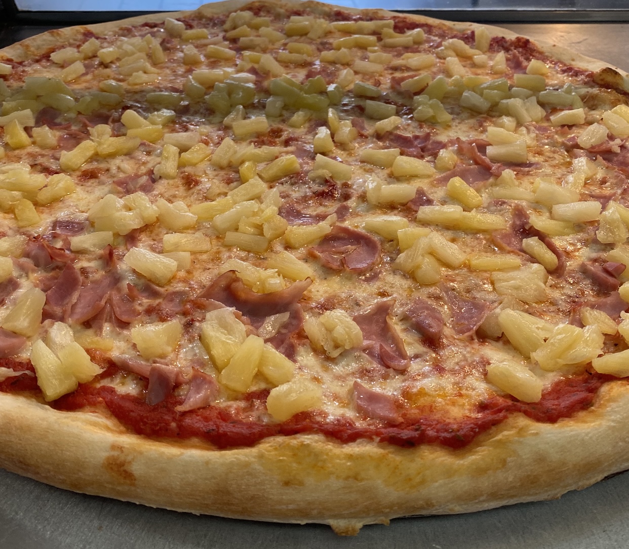 Order Hawaiian Pizza food online from Rocco's Pizzeria store, Bronx on bringmethat.com