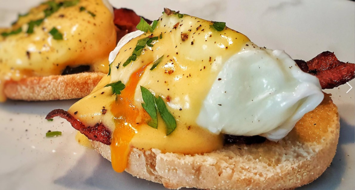 Order Bacon Benedict food online from Janik's Cafe store, Chicago on bringmethat.com