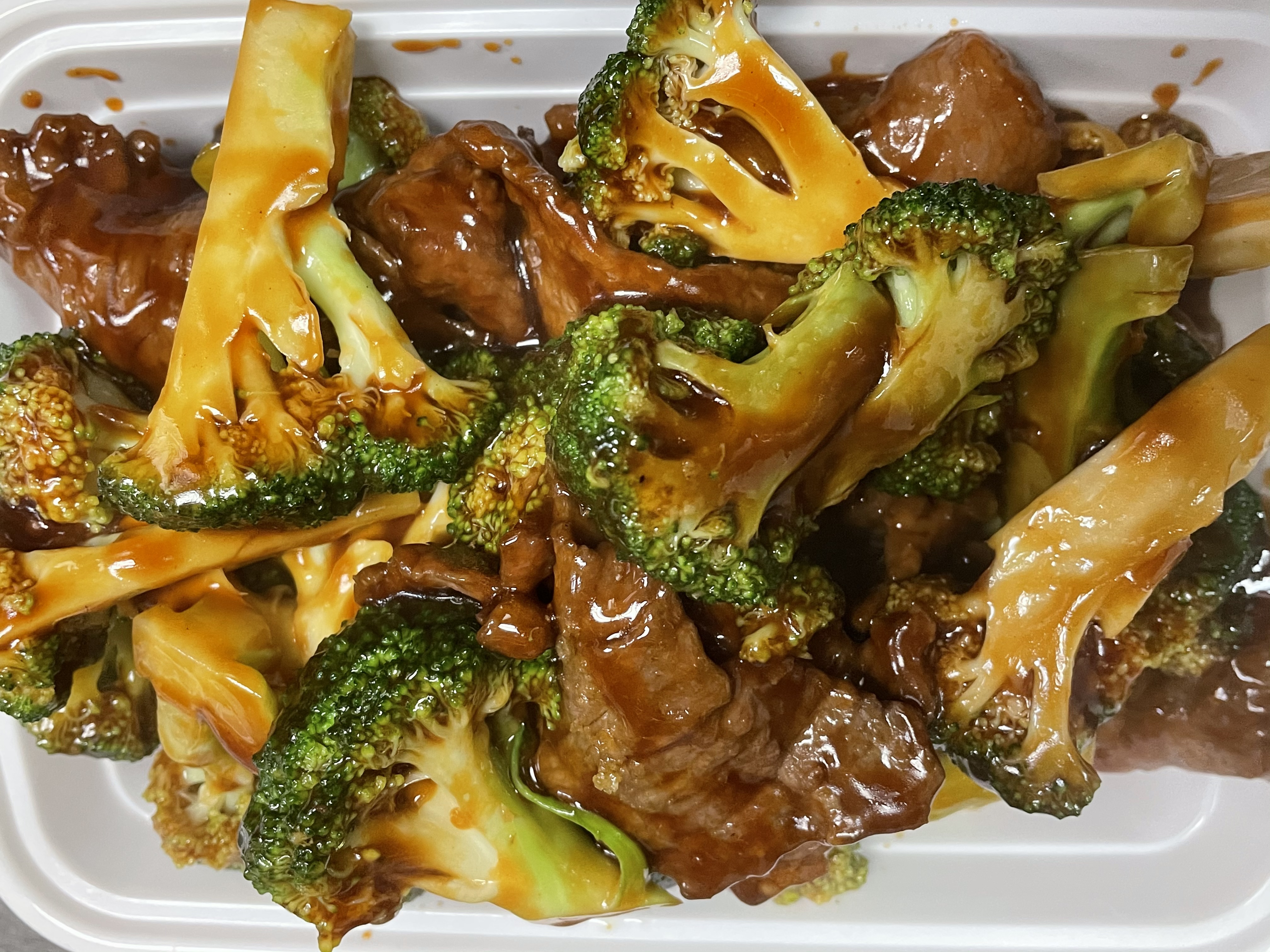 Order 55. Beef w Broccoli food online from Hong Kong Kitchen store, Congers on bringmethat.com
