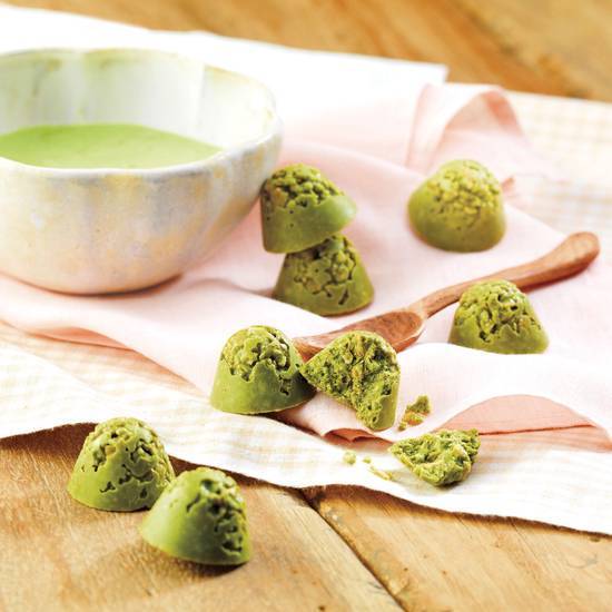 Order Potechi Crunch Chocolate "Matcha" food online from Royce Chocolate store, San Jose on bringmethat.com