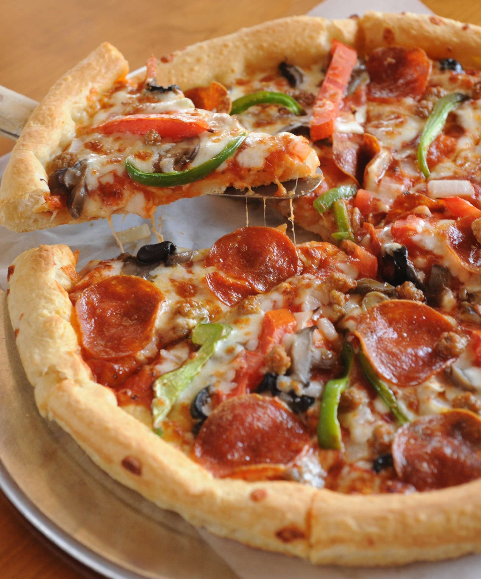 Order House Special Pizza food online from Fernando's store, Chattanooga on bringmethat.com
