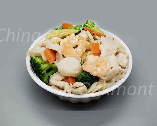 Order D8. Jumbo Shrimp,Scallops And Chicken W.Mixed Vegetable 水煮什菜虾干贝鸡 food online from China House store, Oakmont on bringmethat.com