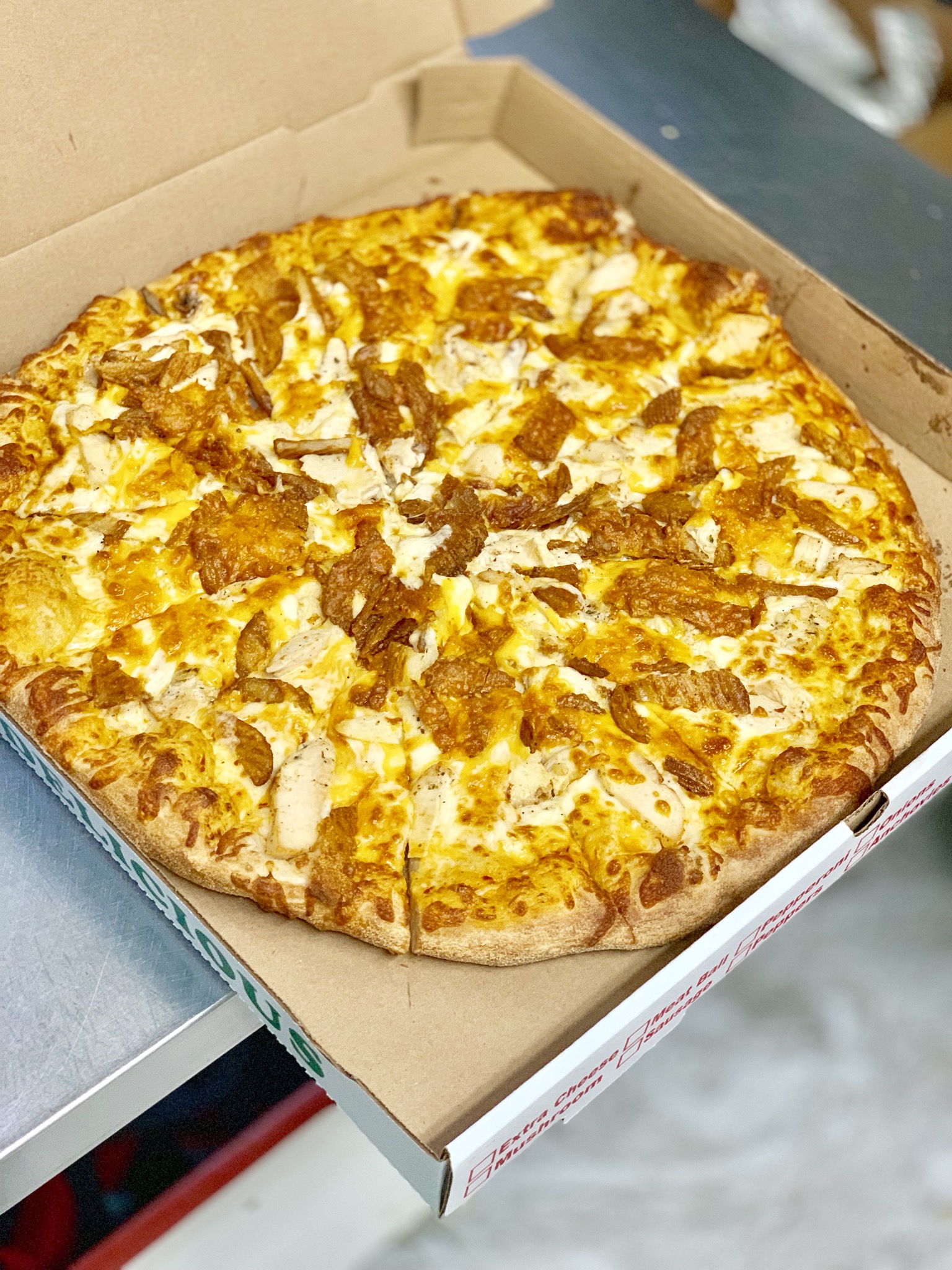 Order Buffalo Chicken Pizza food online from Pizza Bella Monte store, Pittsburgh on bringmethat.com
