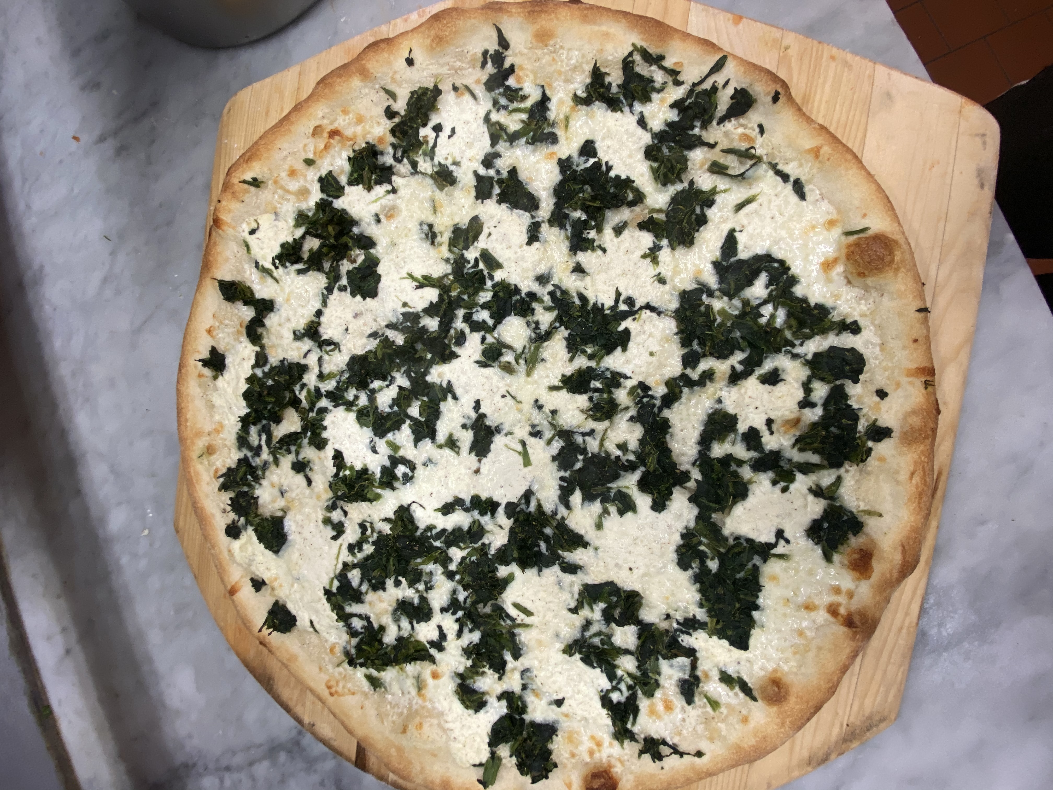 Order Spinach Pizza food online from Vinny's Pizzeria store, Corona on bringmethat.com