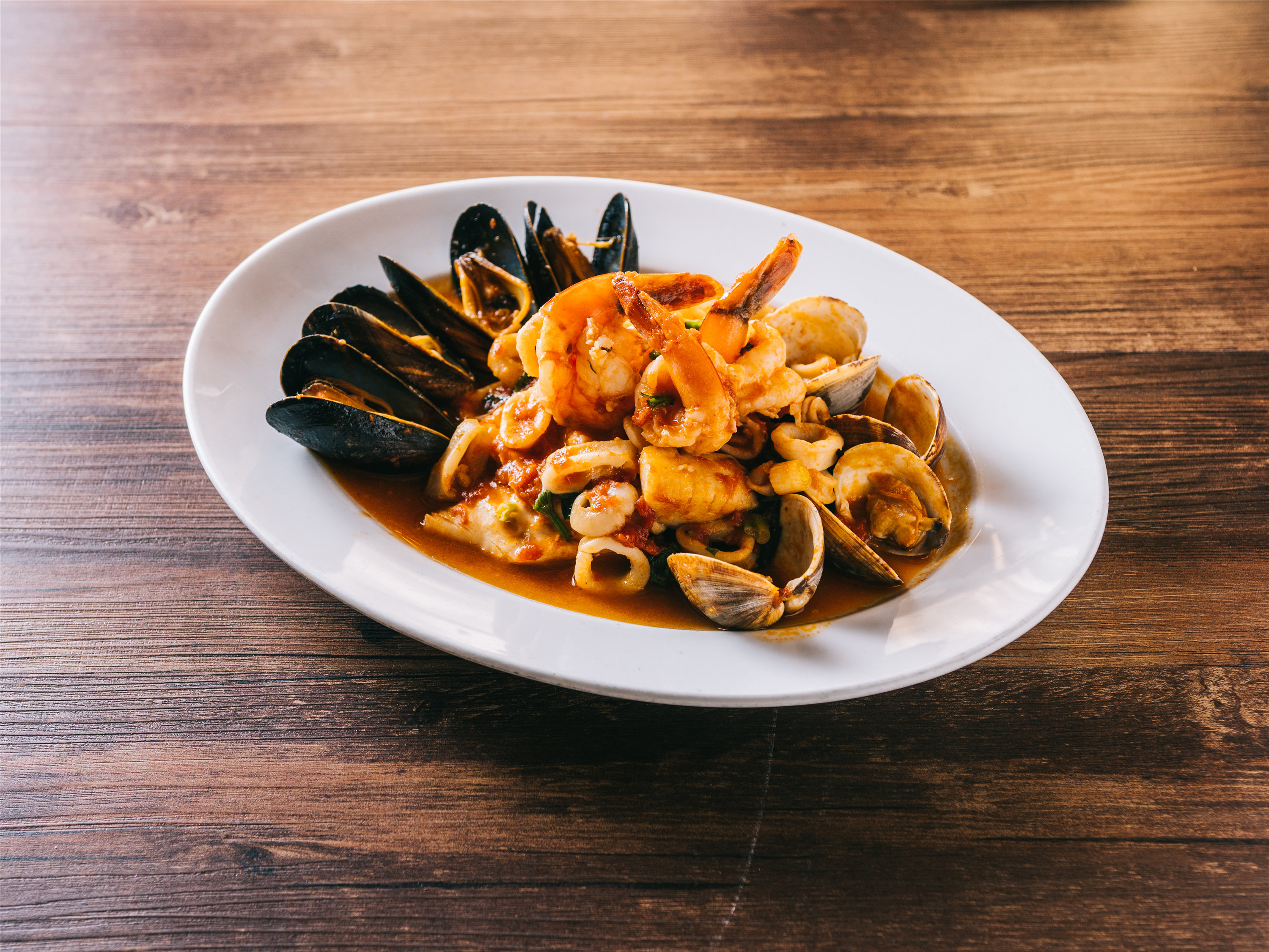 Order Cioppino di Pesce food online from Lusardi Restaurant store, Larchmont on bringmethat.com