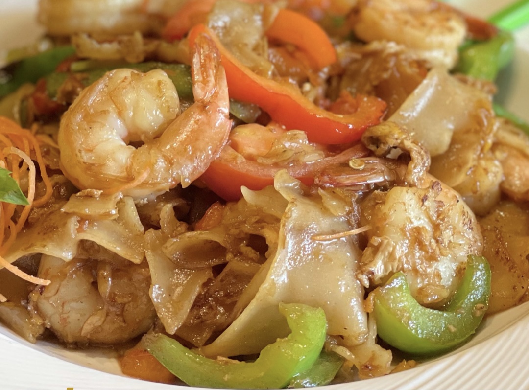 Order Pad Kee Mow (Drunken Noodles) food online from Mango Thai Cuisine in Plano store, Plano on bringmethat.com