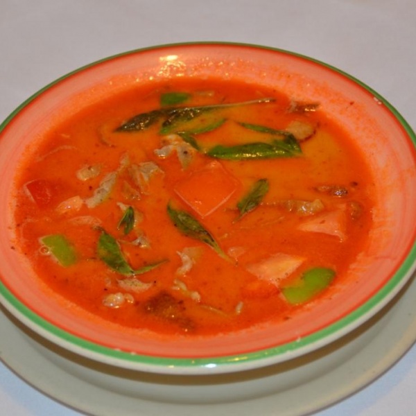 Order Roast Duck Curry food online from Thai Dishes,El Segundo store, Inglewood on bringmethat.com