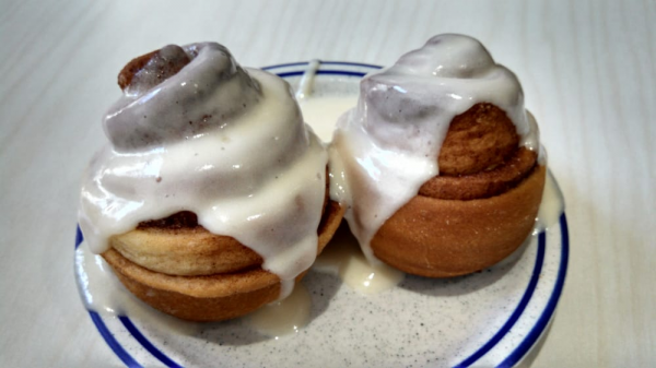 Order Cinnamon Roll food online from Dinahs Family Restaurant store, Los Angeles on bringmethat.com