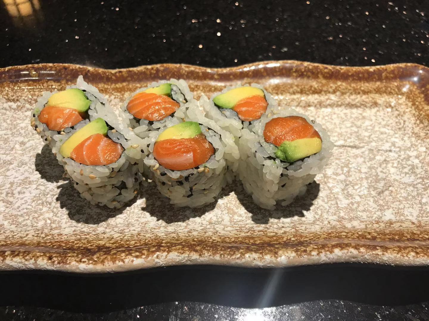 Order Salmon Avocado Roll food online from Mizu Japanese Sushi Cuisine store, Farmingdale on bringmethat.com