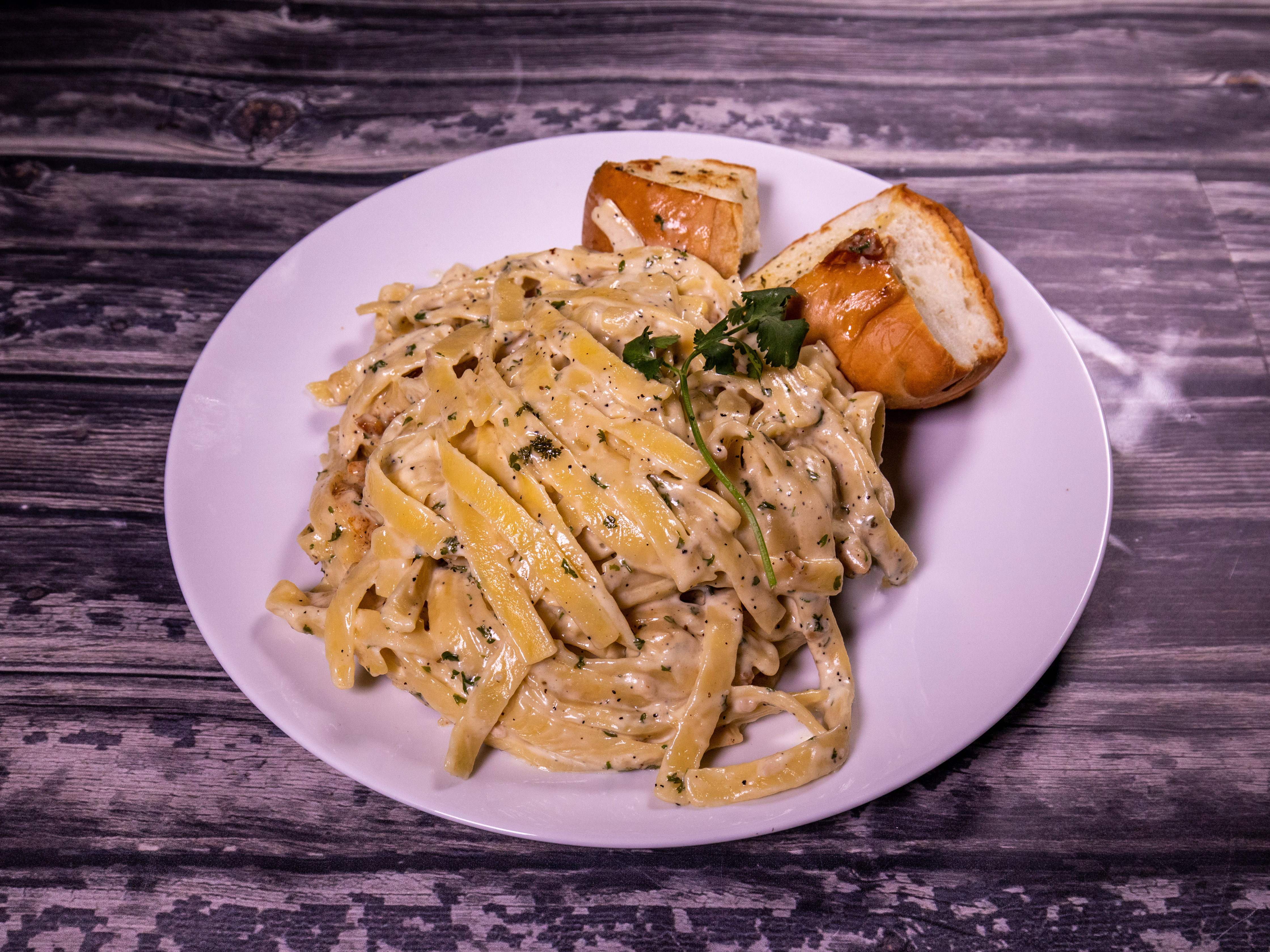 Order Chicken Alfredo food online from Louisiana Famous Fried Chicken And Seafood store, Houston on bringmethat.com