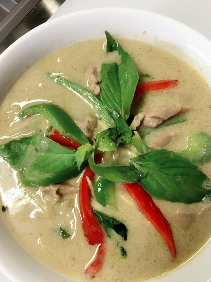 Order Green Curry Chicken with Rice food online from Chili & Lemon Thai Cuisine store, Los Angeles on bringmethat.com