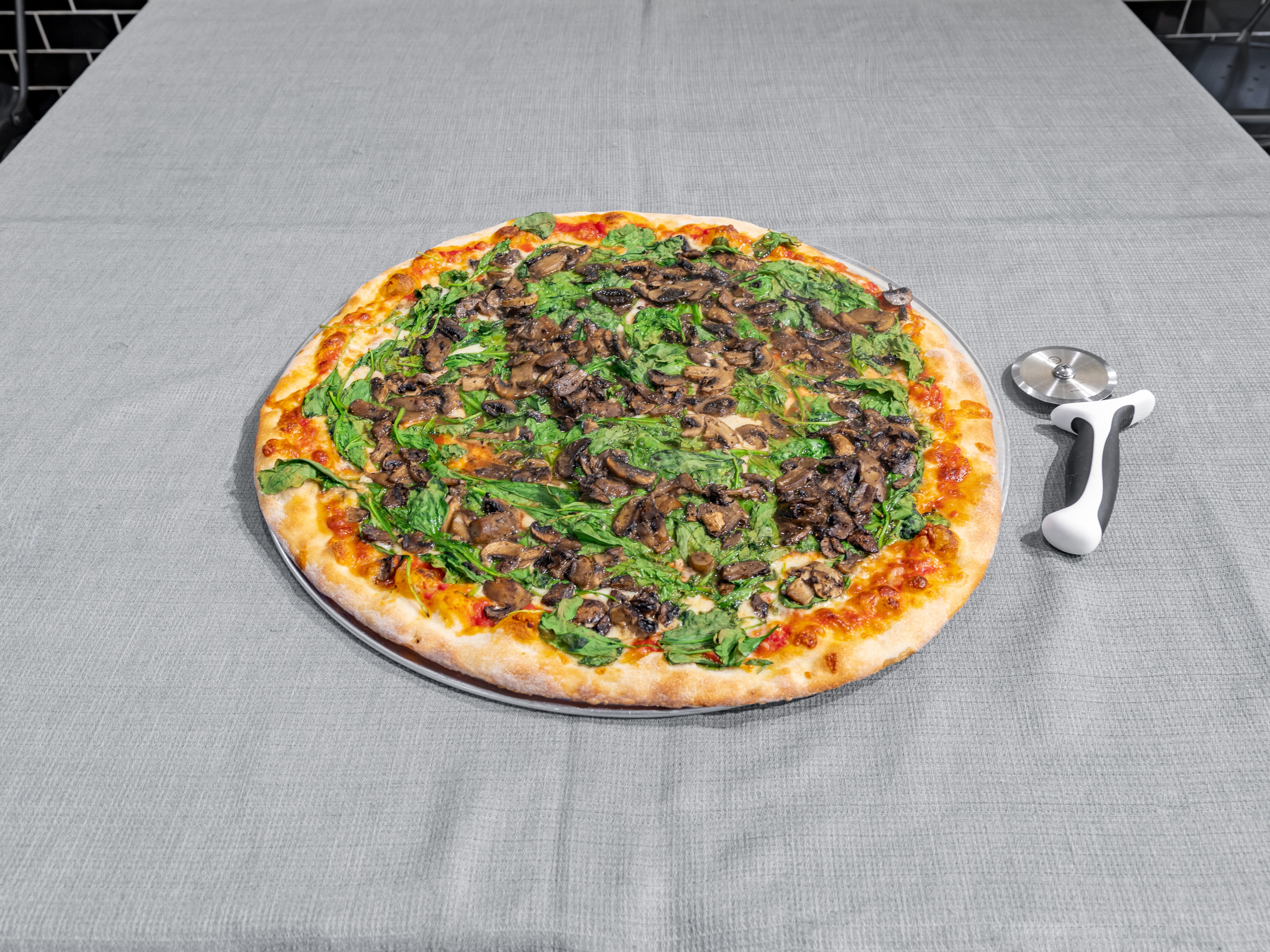 Order Spinach Mushroom Pizza Pie food online from Carnegie Pizza store, New York on bringmethat.com