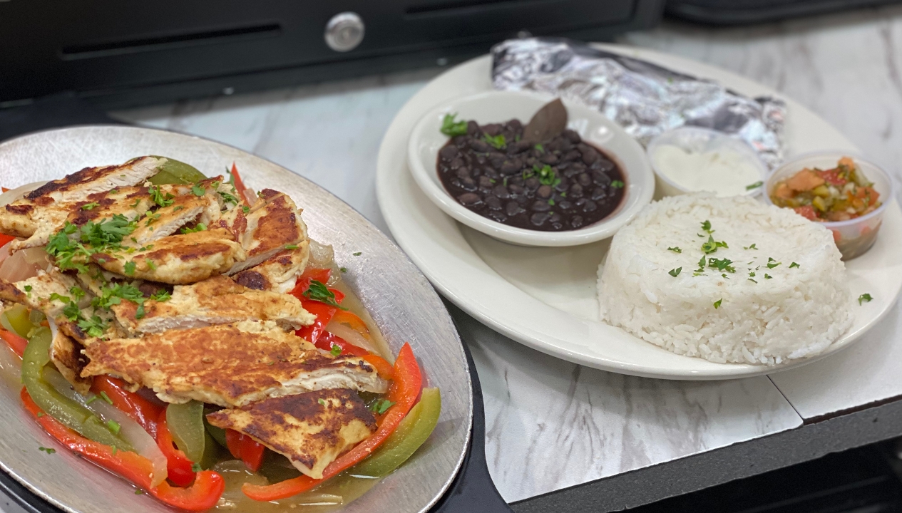 Order GRILLED CHICKEN FAJITAS food online from Meeting Street Cafe store, Providence on bringmethat.com