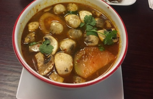Order 1. Small Tom Yum Soup food online from Panang Thai Restaurant store, Los Angeles on bringmethat.com