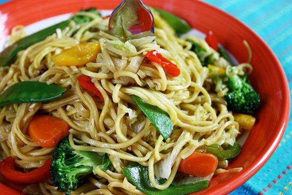 Order 44. Vegetable Lo Mein 蔬菜捞面 food online from A Lin Kitchen store, Philadelphia on bringmethat.com
