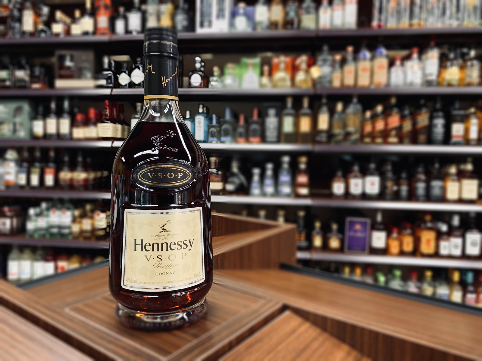 Order Hennessy VSOP Cognac, 750ml food online from Farmer Market Liquor store, San Diego on bringmethat.com