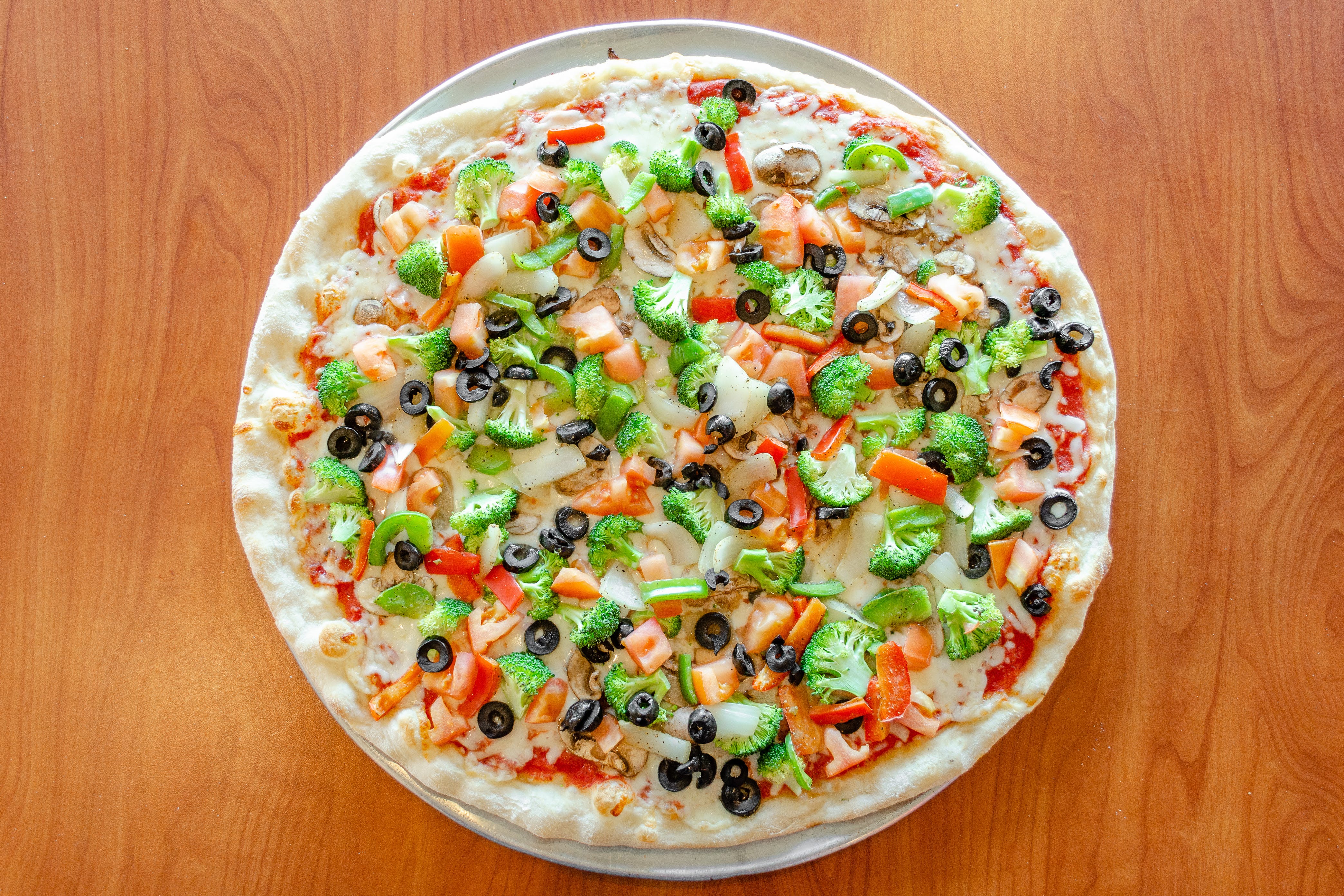 Order Veggie Pizza - Small 14'' food online from Circle Pizza store, Ridgefield on bringmethat.com