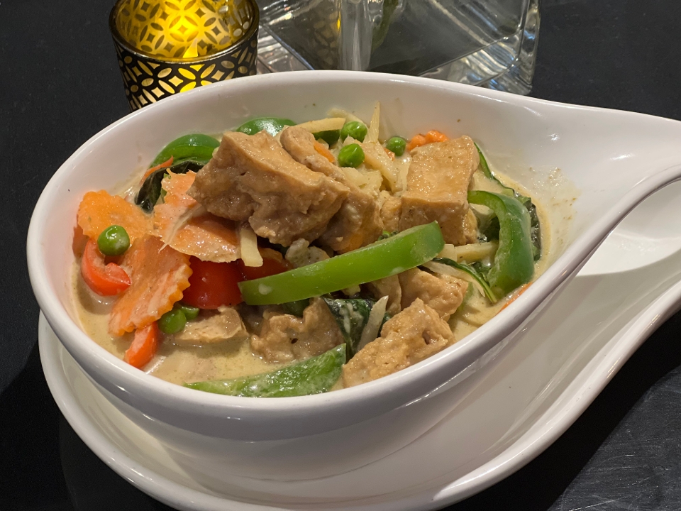 Order Green Curry food online from 9 Tastes store, Cambridge on bringmethat.com