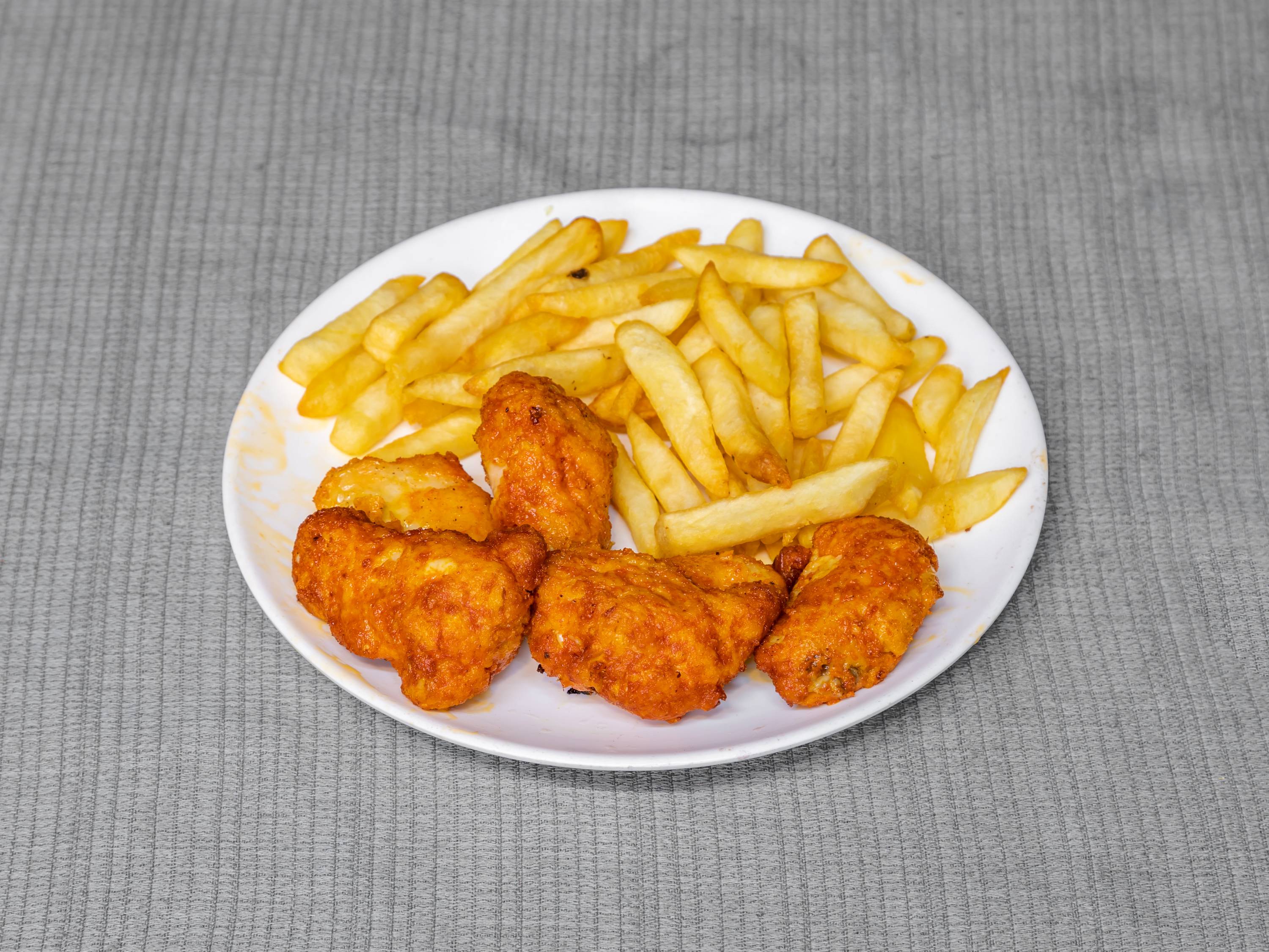 Order 5 Piece Buffalo Wings food online from Murray Hills Gourmet Deli store, New York on bringmethat.com