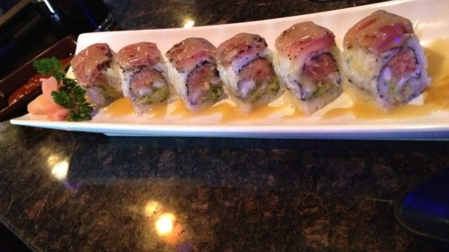 Order Amazing Tuna Roll food online from Mizu Japanese Sushi and Steakhouse store, Warwick on bringmethat.com