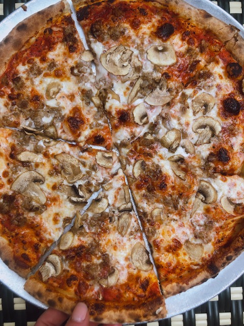 Order Salsiccia e Funghi Pizza food online from Tre Sorelle store, New York on bringmethat.com