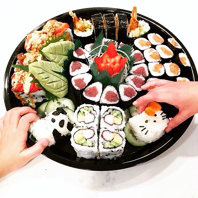 Order Small Maki Tray: Your choice of 4 rolls food online from Rock wrap & roll store, Chicago on bringmethat.com