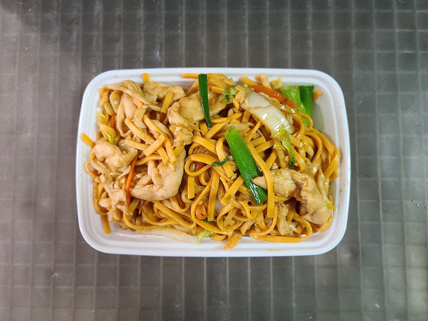 Order (Lg.) Chicken Lo Mein food online from China King store, Florissant on bringmethat.com