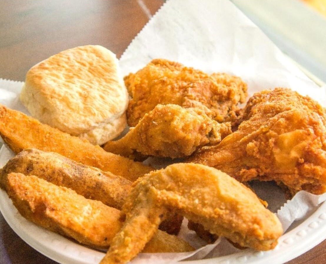 Order Three Piece Pressure Fried Chicken Platter - 3 Pieces food online from Wild Wings store, Pennsauken Township on bringmethat.com