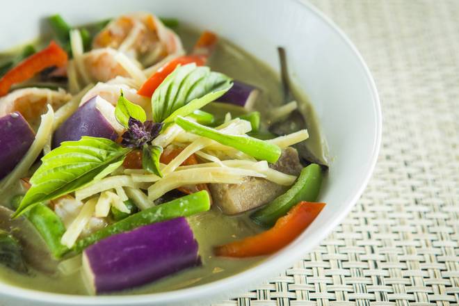 Order Green Curry food online from Tuk Tuk Thai Kitchen store, Denton on bringmethat.com