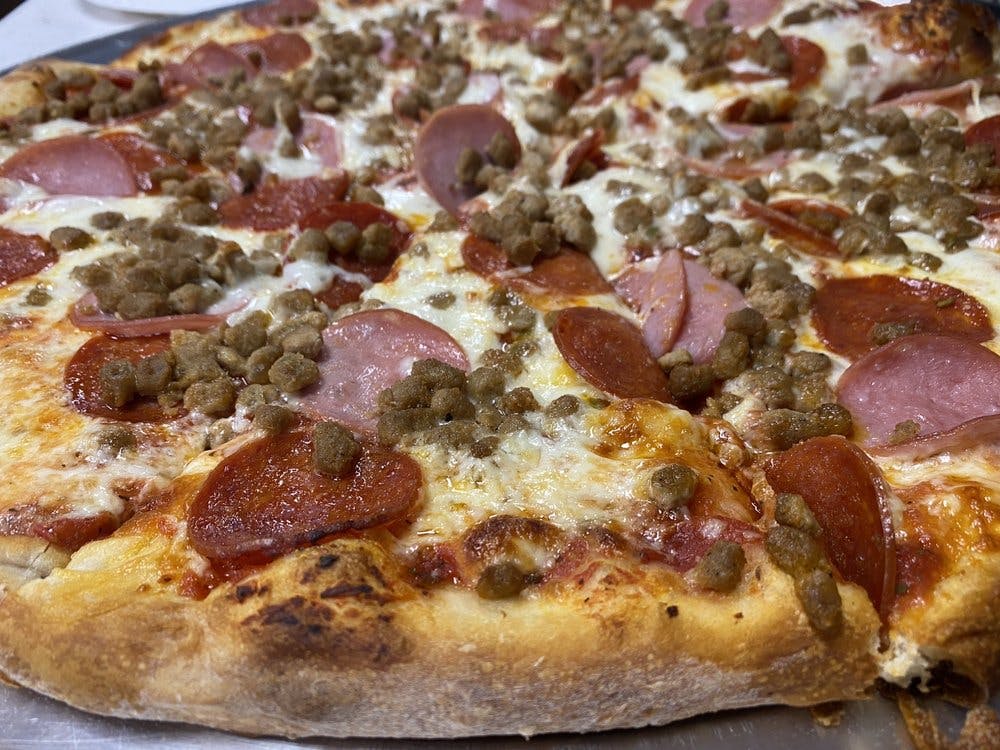 Order Meat Lovers Pizza - Medium food online from Brooklyns Best Pizza & Pasta store, Arlington on bringmethat.com