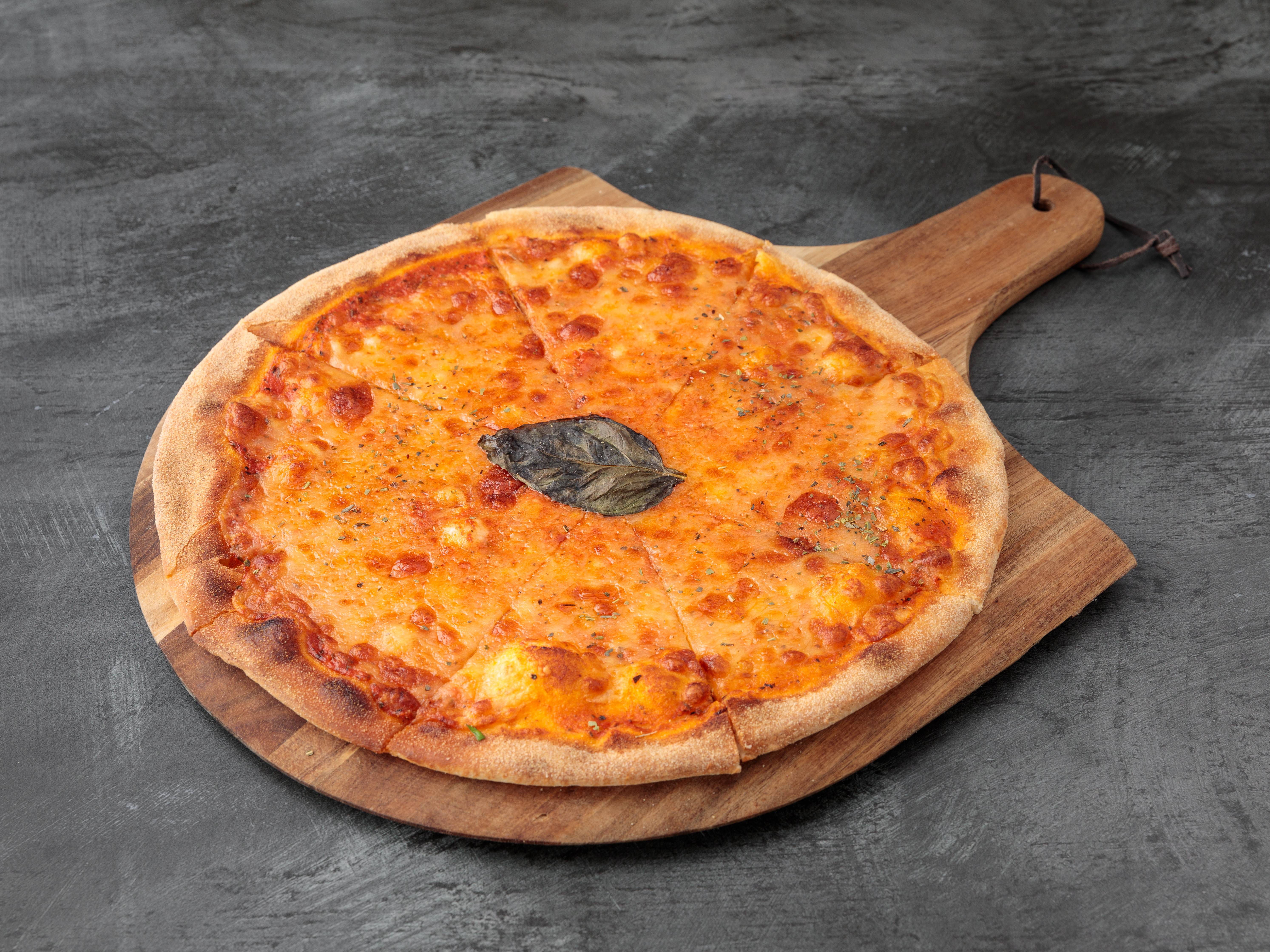 Order Pizza Margherita food online from Chelsea ristorante store, New York on bringmethat.com