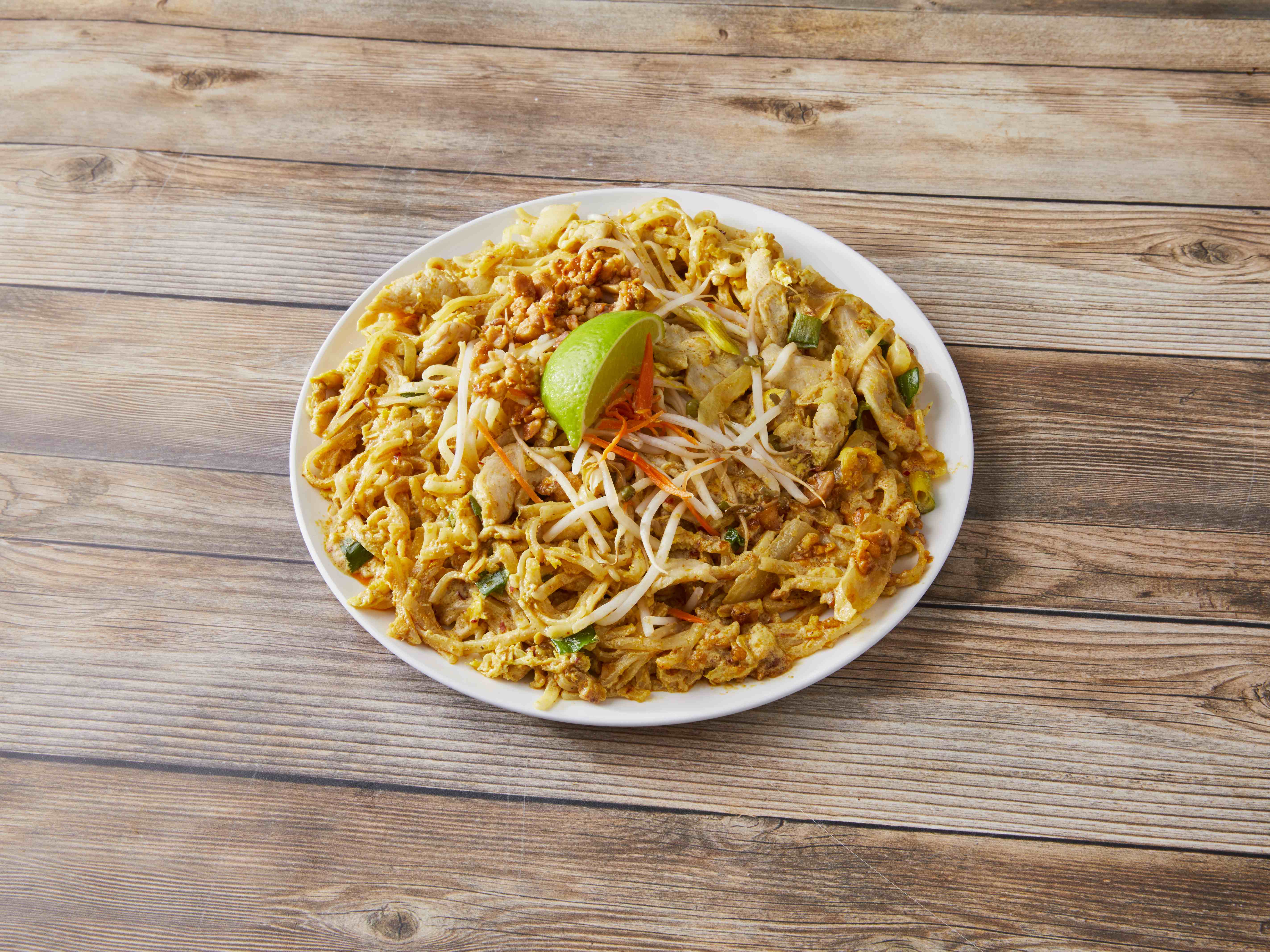 Order Pad Thai Curry food online from Nu-Thai Bistro store, Grand Rapids on bringmethat.com