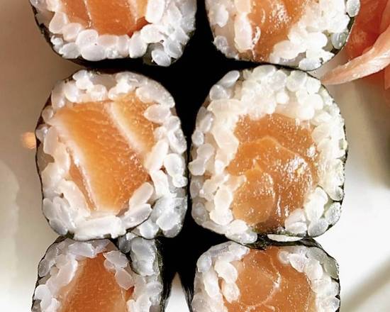 Order Fresh Salmon Roll food online from Royal Sushi & Bar store, New Orleans on bringmethat.com