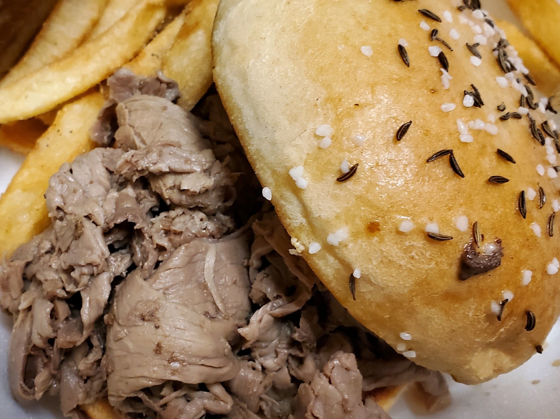 Order Beef on Kimmelweck Sandwich food online from Knuckles Knockout Grill store, Rochester on bringmethat.com