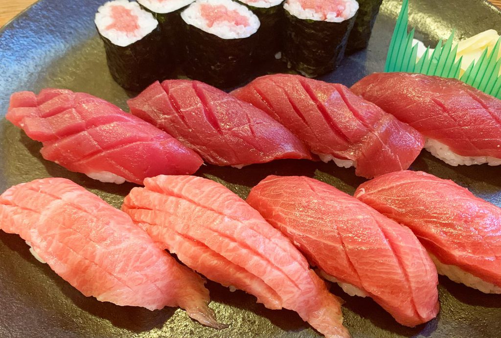 Order Tuna Sushi Dinner food online from Izumi Japanese Steak House & Sushi Bar store, Windsor Locks on bringmethat.com