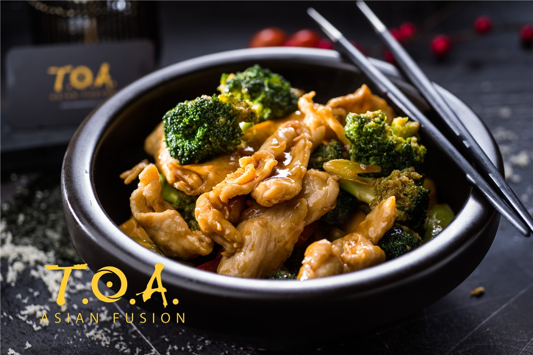 Order Sauteed Chicken W Broccoli food online from Toa Asian Fusion store, Farmingdale on bringmethat.com