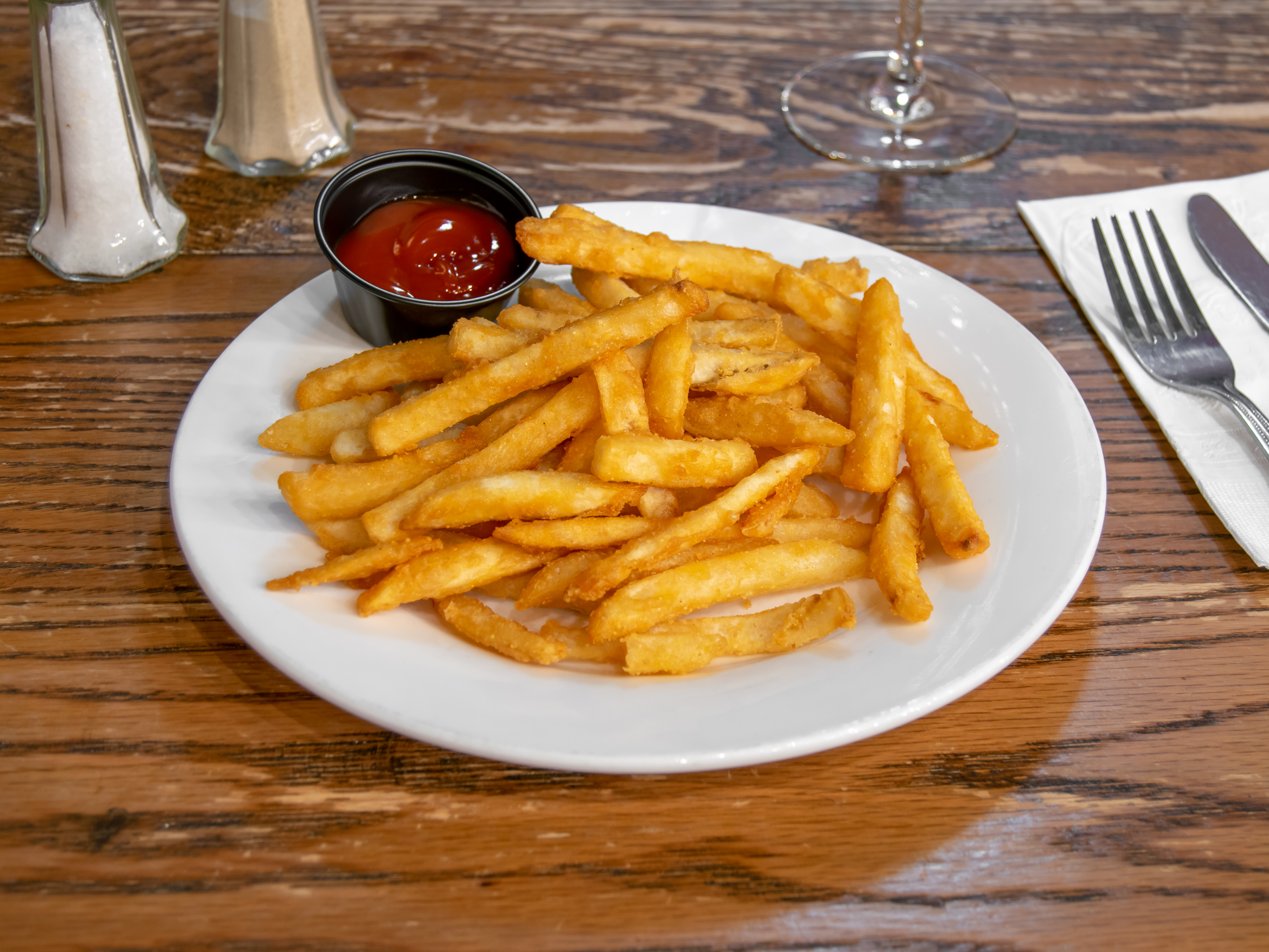 Order Crispy French Fries food online from St George Tavern store, New York on bringmethat.com