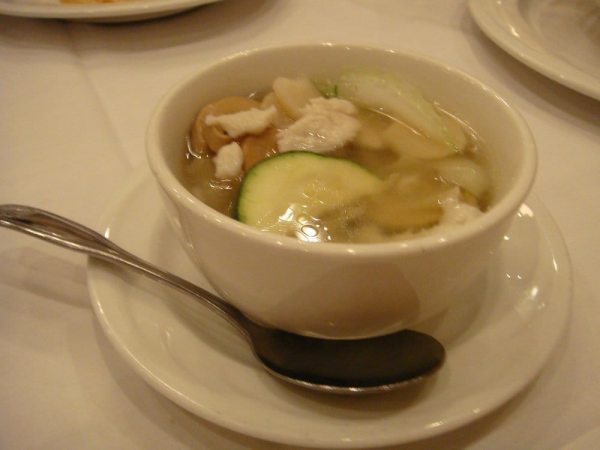 Order Wonton Soup  food online from Shanghai Diamond Garden store, Los Angeles on bringmethat.com