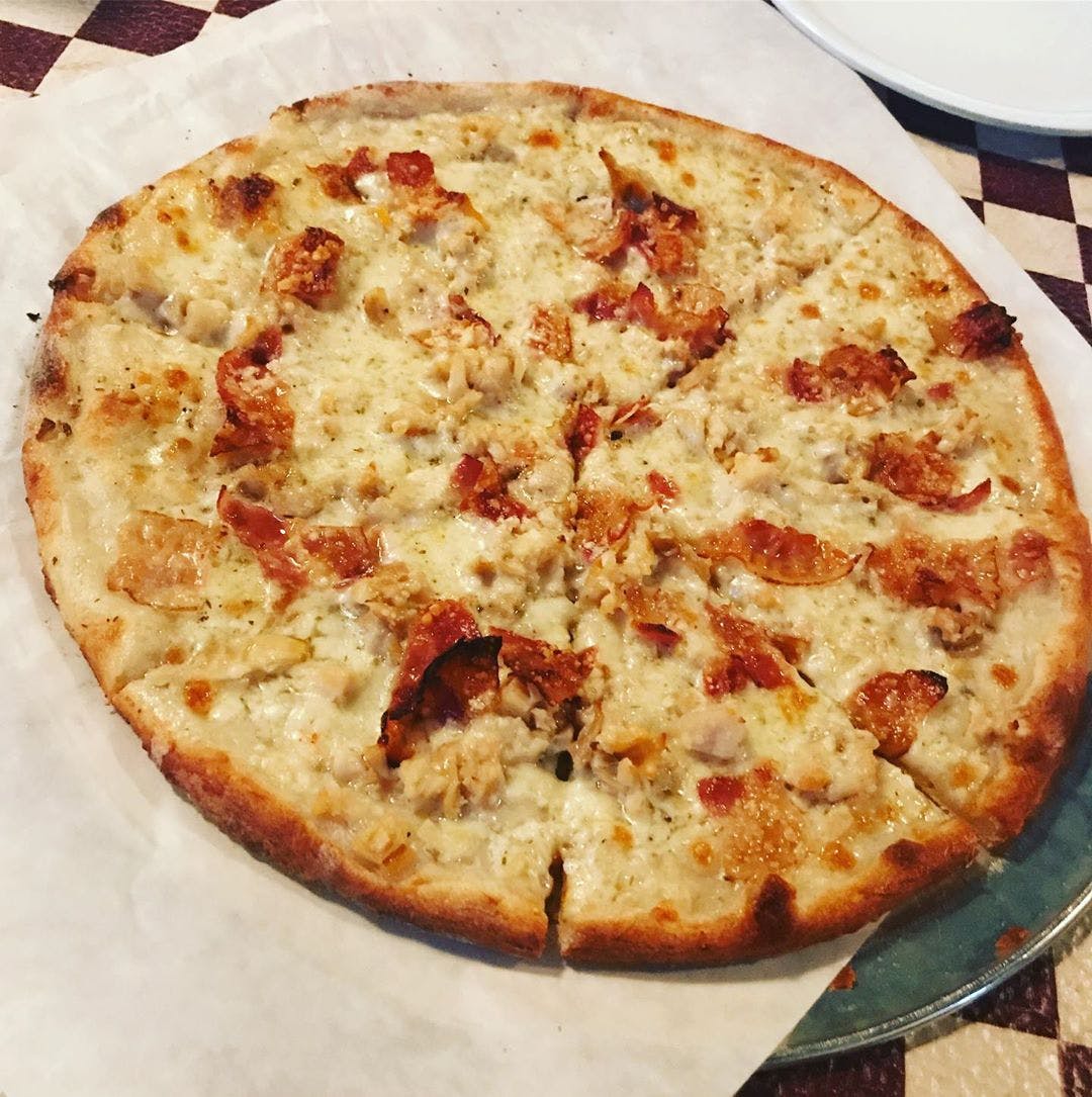 Order Clam & Bacon Pizza - Pizza food online from Pizza Works store, Old Saybrook on bringmethat.com