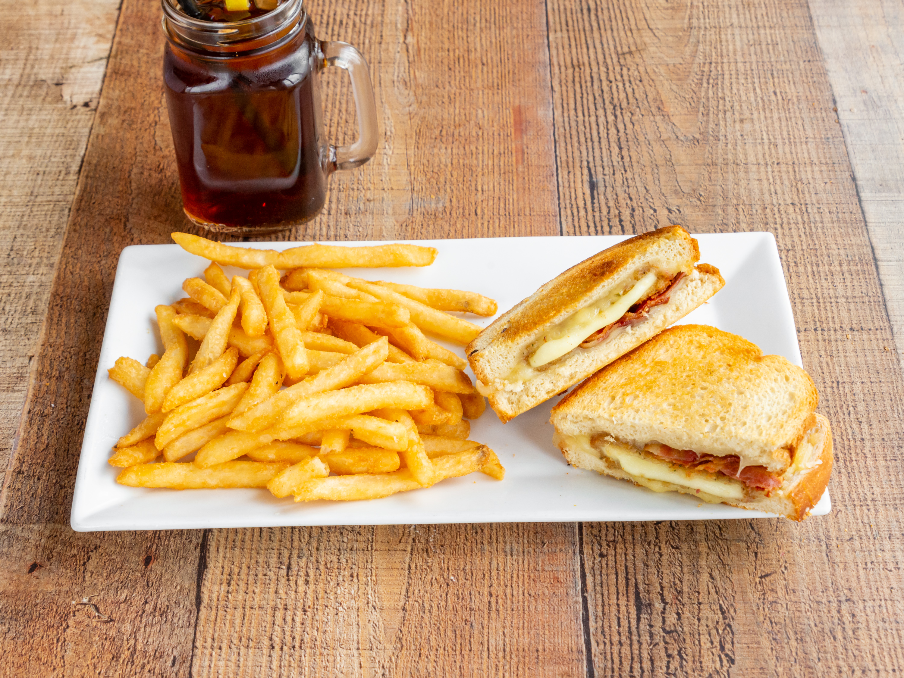 Order Ultimate Grilled Cheese food online from Mainland Grille store, Harleysville on bringmethat.com