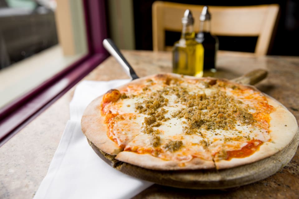 Order Gloria Pizza food online from Capriccio store, Ventura on bringmethat.com