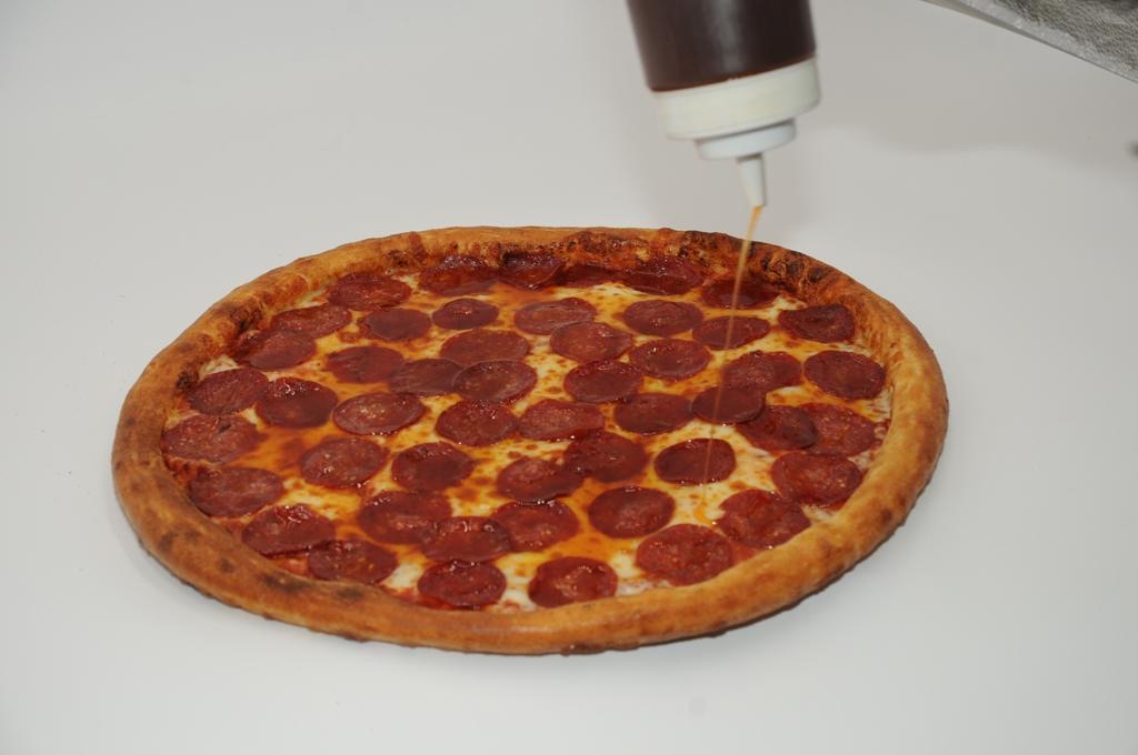 Order **NEW** Mover's Hot Honey Pepperoni Lovers Pizza food online from Pizza Movers & Calzones store, Washington on bringmethat.com