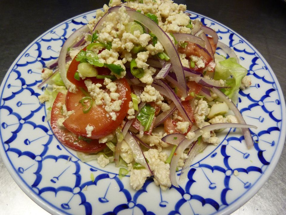 Order Thai Chicken Salad food online from Taste of Thailand store, Omaha on bringmethat.com