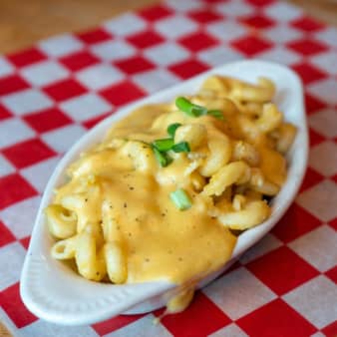 Order Mac & Cheese food online from Woodchips Express store, Oxford Charter Township on bringmethat.com