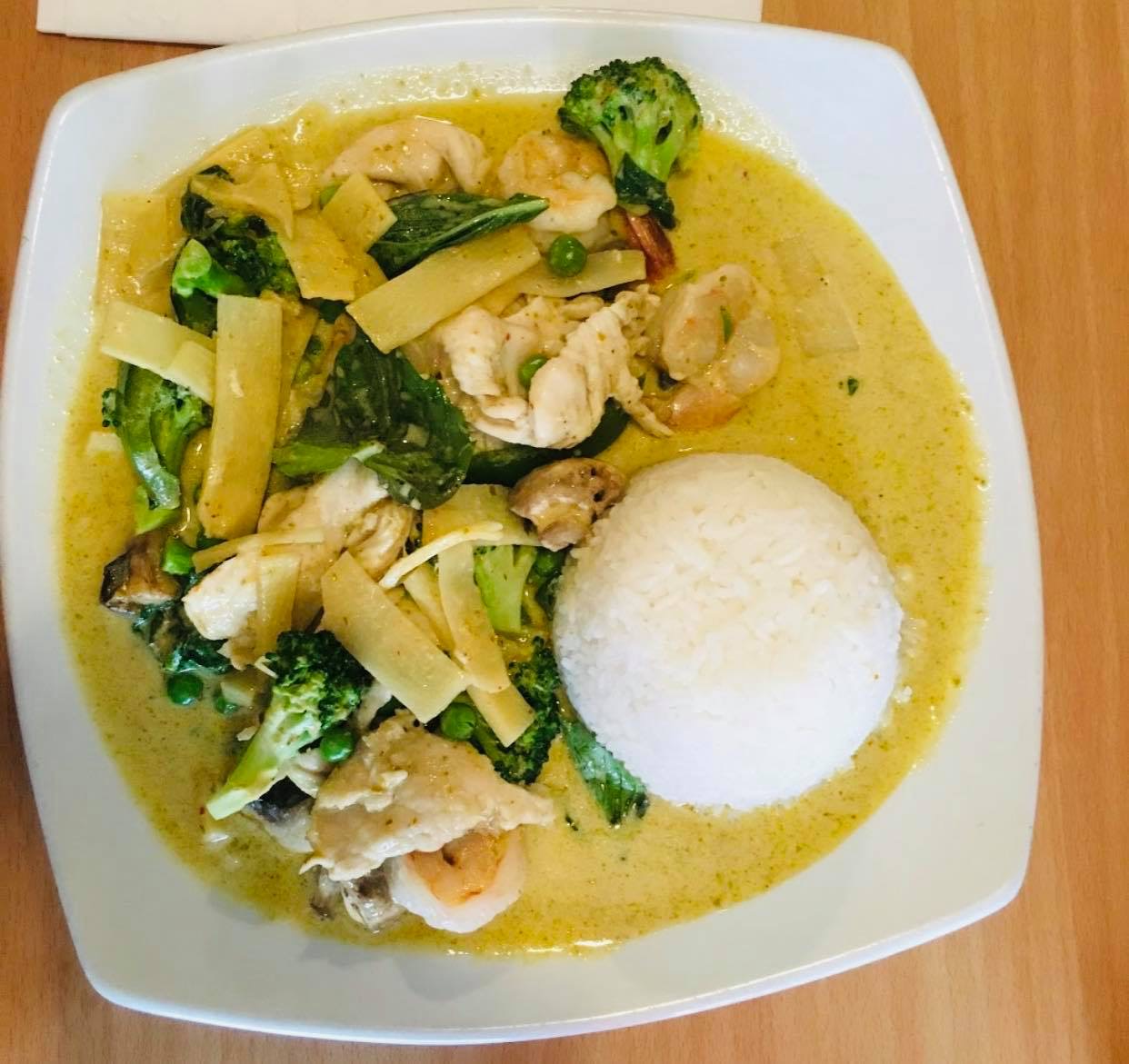 Order Green Curry Dinner food online from Brown Rice Thai Cuisine store, West Boylston on bringmethat.com