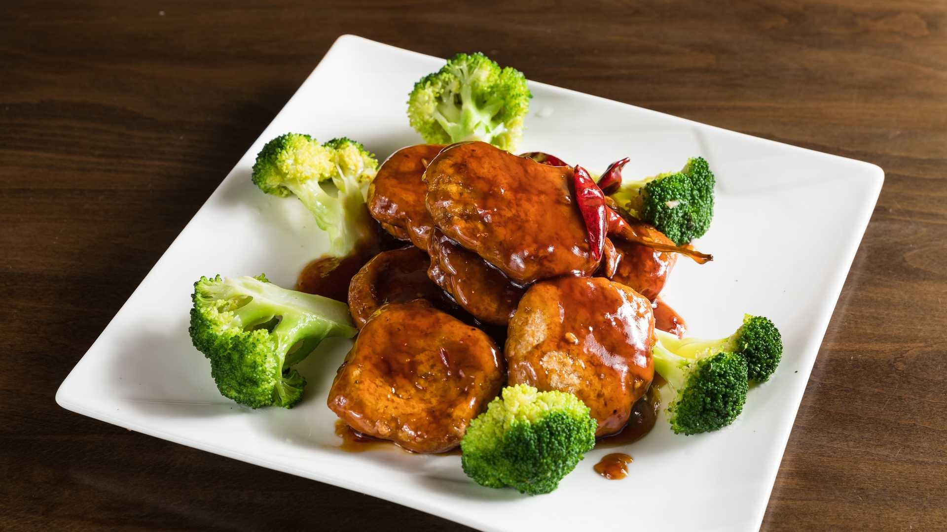 Order M17. General Tso's Soy Protein w/ Broccoli food online from Dao palate store, Brooklyn on bringmethat.com
