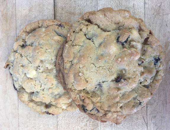 Order Oatmeal Craisin White Chocolate Cookie food online from Daily Grind Espresso store, Pullman on bringmethat.com