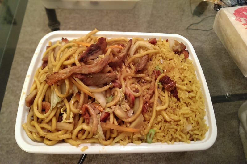 Order 52. Beef Lo Mein Lunch food online from New Wong Chinese Restaurant store, Wickliffe on bringmethat.com